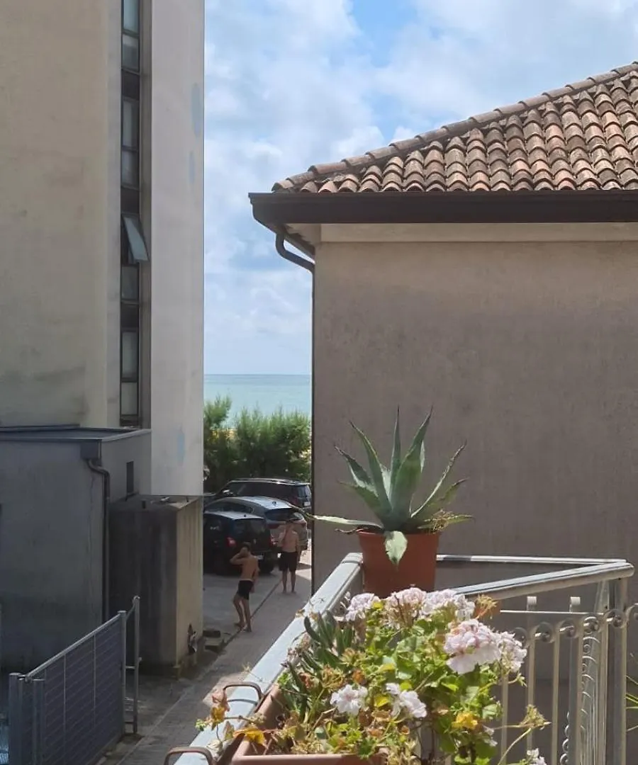30Mt Dalla Spiaggia Con Terrazza Vista Mare Villa Lido di Jesolo Tatil Evi